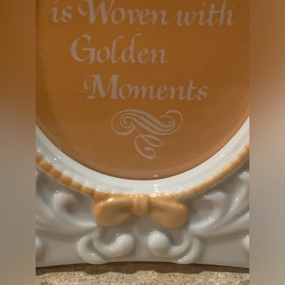 The Tapestry Collection by Avon 1981 Frame Porcelain 3.5 By 5 (holds 3x4 pic) - Picture 6 of 13